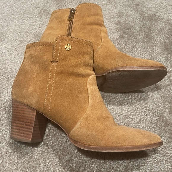 Tory Burch suede ankle boot. - Picture 4 of 16